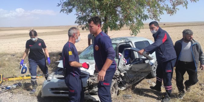 Konya'da otomobil ve hafif ticari araç çarpıştı: 4 yaralı