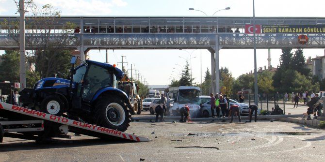 Freni boşalan TIR 6 aracı biçti, ortalık savaş alanına döndü; kaza kamerada