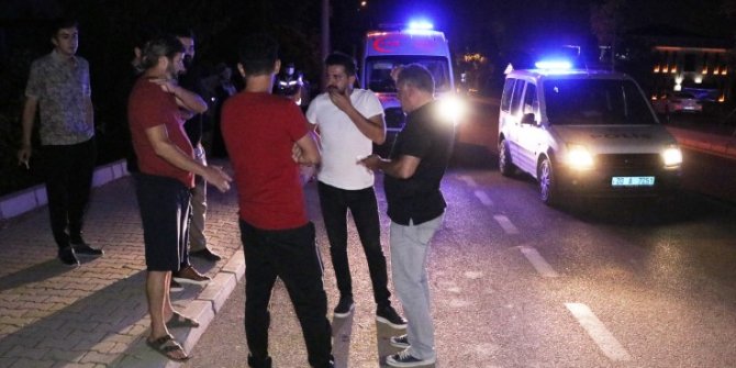 Alkollü genç otomobilleri taşa tuttu, yakalanıp polise teslim edildi