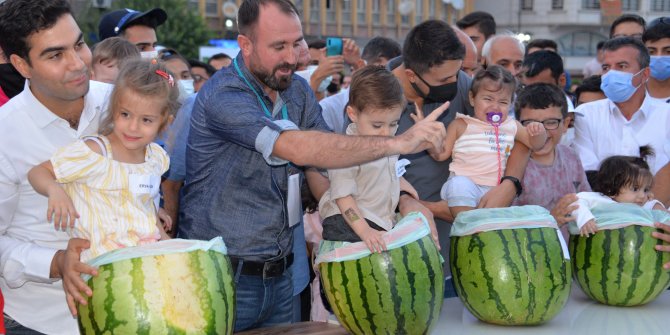 Kuraklık karpuzu da etkiledi: Bu yılki en büyük karpuz 45,5 kilo