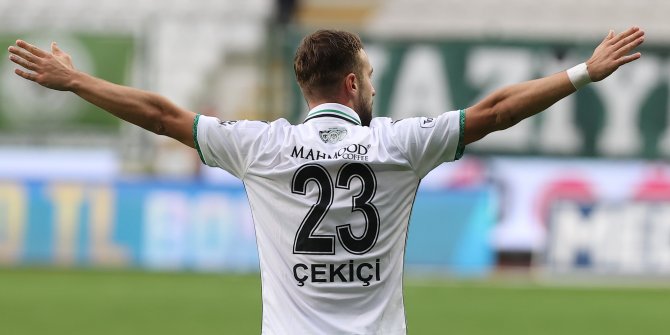 Çekiçi, golün tadını çıkaramadı!