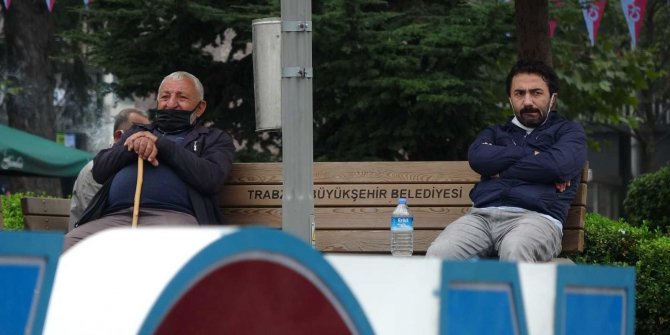 En çok Covid vakasının görüldüğü Trabzon’da maskeler çene altında