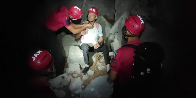 Yürüyüş yaparken kaybolan turist jandarma tarafından kurtarıldı