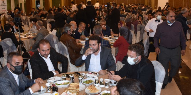 AK Parti'li Ünal: Türkiye'nin yanında olan ve duran herkesle siyasi görüşü ne olursa olsun beraberiz