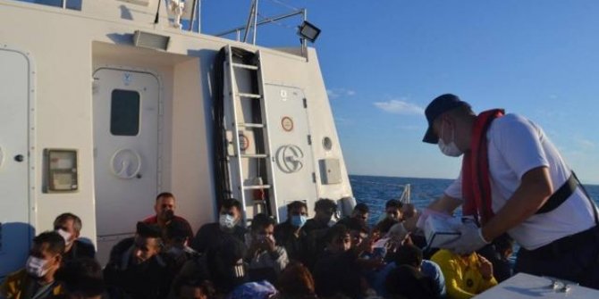 Türk kara sularına itilen 306 düzensiz göçmen kurtarıldı