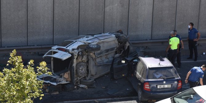 3 aracın karıştığı trafik kazasında 3 kişi yaralandı