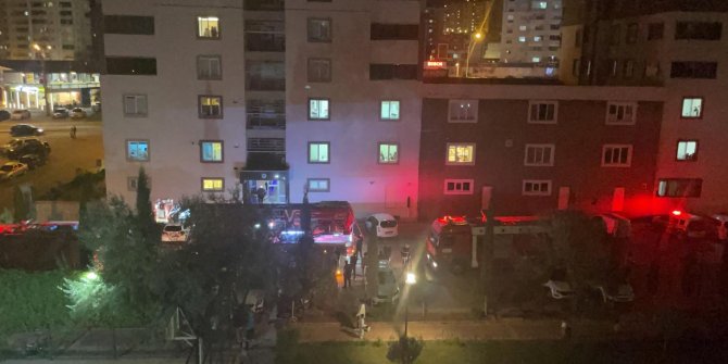 Apartman çatısındaki yangın söndürüldü