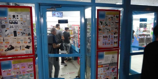 Zincir market şubesinde silahlı soygun