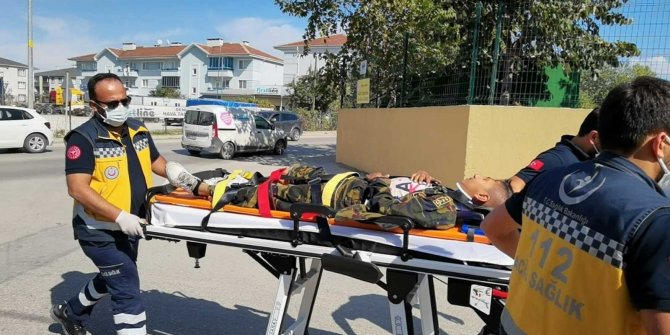 Konya'da koyun sürüsüne çarpan minibüsteki 7 kişi yaralandı