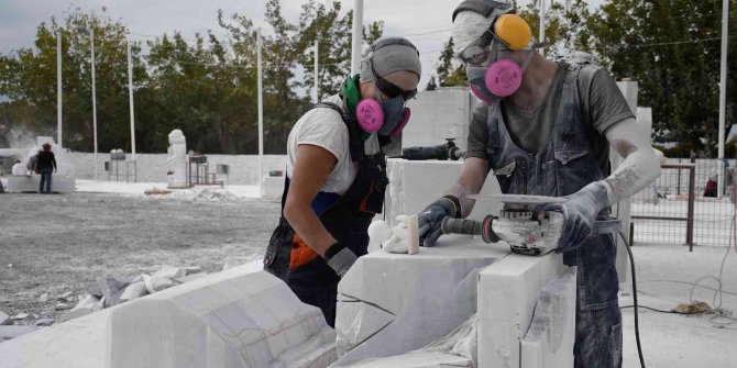 ‘Yaşam hakkı’ mermer bloklarda hayat buluyor