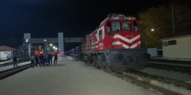 Tokat'ya yük treninin lokomotifi yandı