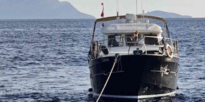 Datça açıklarında sürüklenen tekne kurtarıldı