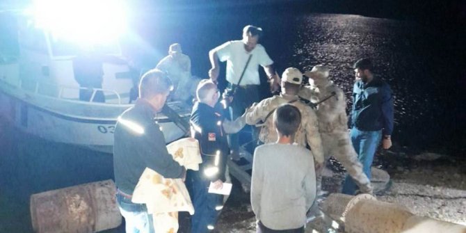 Rüzgar nedeniyle teknede mahsur alan balıkçı kurtarıldı