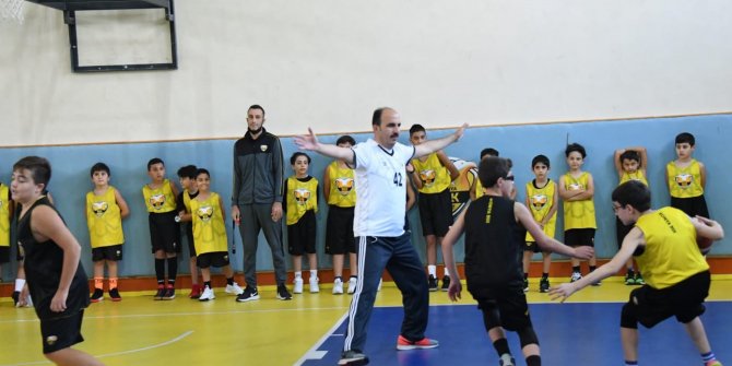 Başkan Altay, genç basketbolcularla buluştu