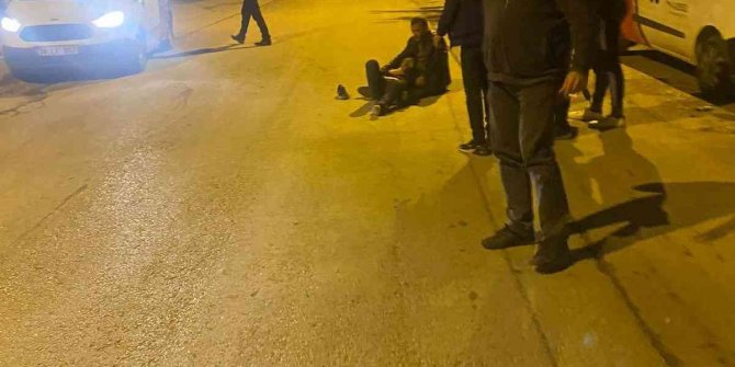 Yolun karşısına geçmeye çalışan yayaya otomobil çarptı: 1 yaralı