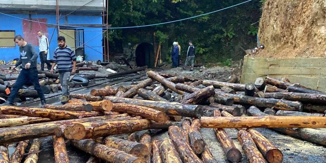 Göçük altında kalan işçiye 11 saat sonra ulaşıldı