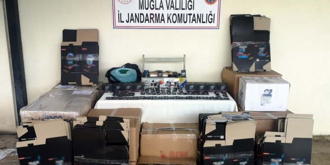 Evde ürettiği cinsel içerikli sahte hapları sosyal medya üzerinden piyasaya sürdü