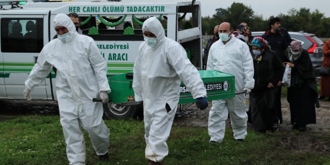 İki kardeş 15 dakika arayla koronavirüsten öldü