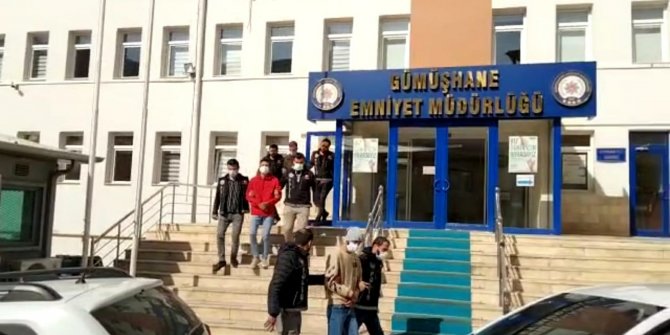 Kargo görevlisi gibi davranan polis, uyuşturucu şüphelilerini yakaladı
