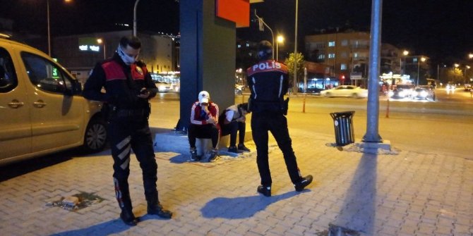 Şüphe üzerine durdurulan şahıslardan 50 gram uyuşturucu çıktı
