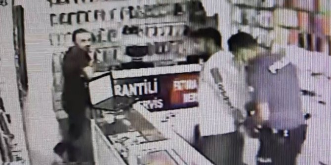 Hırsızlık yaptığı dükkanın yanından tekrar geçince içeriye kilitlenip, polise teslim edildi