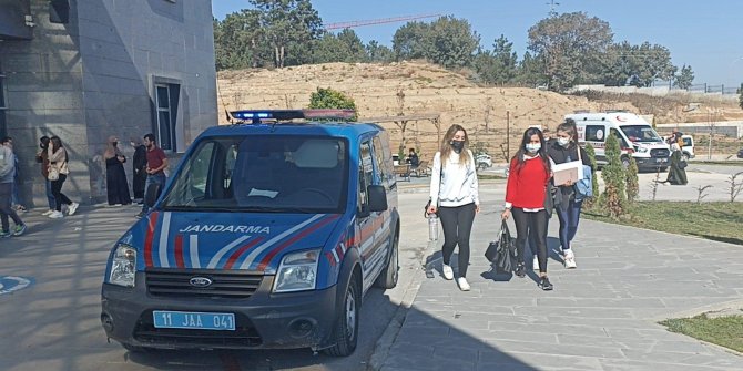 100'e yakın üniversiteli, yurtta yemek sonrası hastanelik oldu