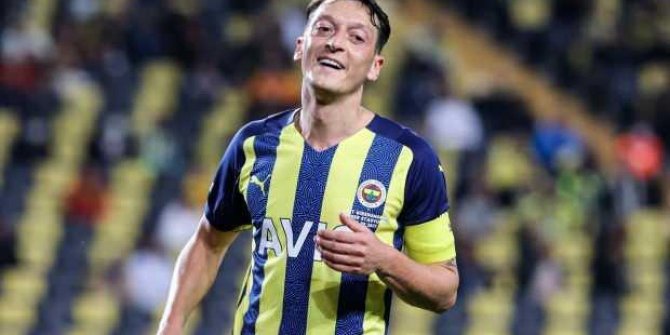 Mesut Özil, Newcastle'ın listesinde