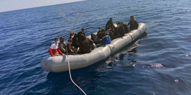 Marmaris’te 15 düzensiz gömen kurtarıldı