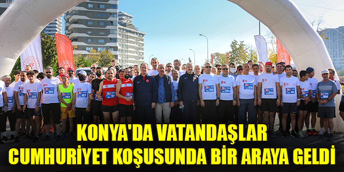 Konya'da vatandaşlar Cumhuriyet koşusunda bir araya geldi