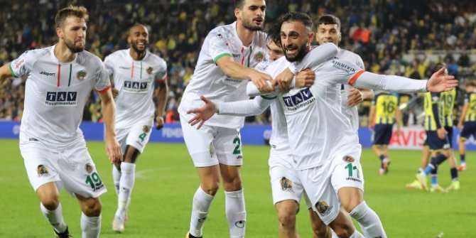 Alanyaspor uzatmada Fenerbahçe'yi devirdi