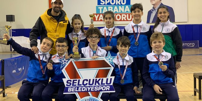 Masa tenisine Selçuklu damgası!
