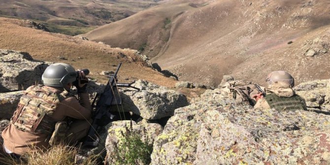 Teröristlere ait sığınakta mühimmat ve yaşam malzemesi ele geçirildi