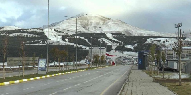 Palandöken beyaz gelinliğini giydi