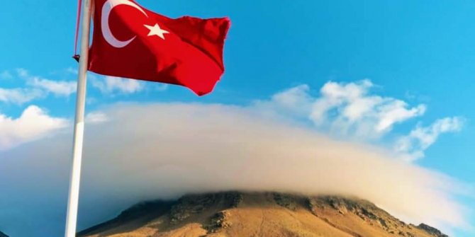 Hasan Dağı'nı bulut kapladı; seyirlik manzara oluştu