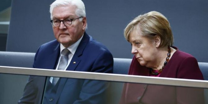 Merkel'in yeni hükümet kurulana kadar görevde kalması isteniyor