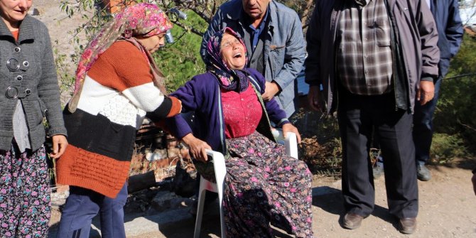 Kazada ölen 2 kardeş yan yana toprağa verildi
