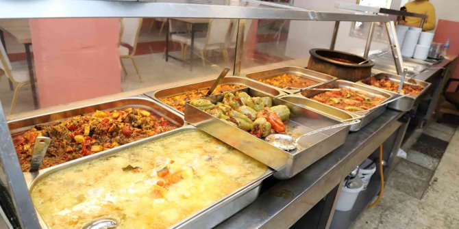 Bir tost fiyatına üç çeşit yemek