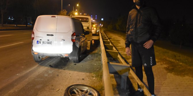 İki köprü arasından alt yola uçan otomobilin sürücüsü öldü, 3 kişi yaralandı