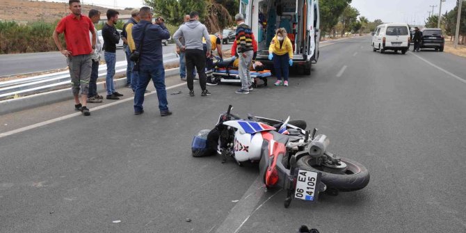 Yarış motosikleti kullanan genci kaskı ölümden kurtardı