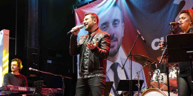 Kestel’de Gökhan Tepe’den ‘Cumhuriyet’ konseri