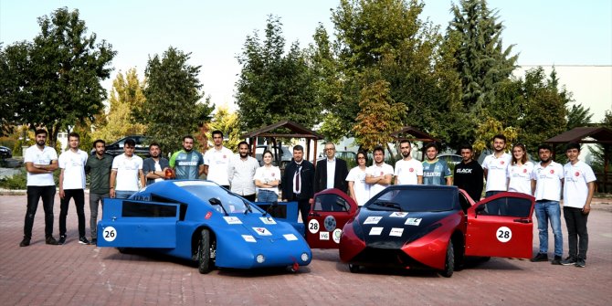 Konya'da üniversiteliler elektromobil ve hidromobil kategorisinde iki otomobil yaptı