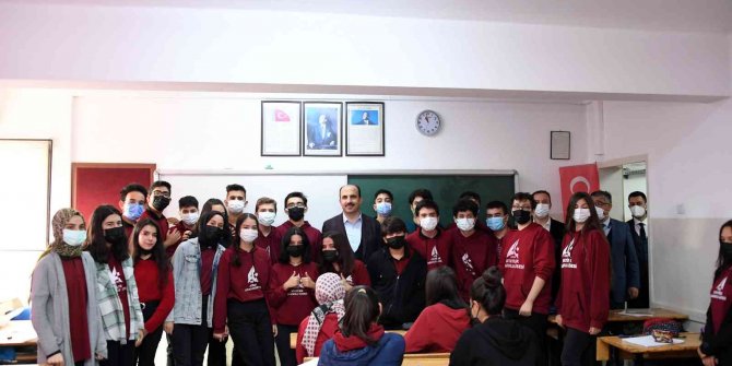 Başkan Altay öğretmen ve öğrencilerle buluştu