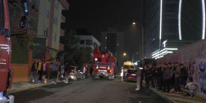 5 katlı özel yurtta yangın çıktı, öğrenciler sokağa döküldü