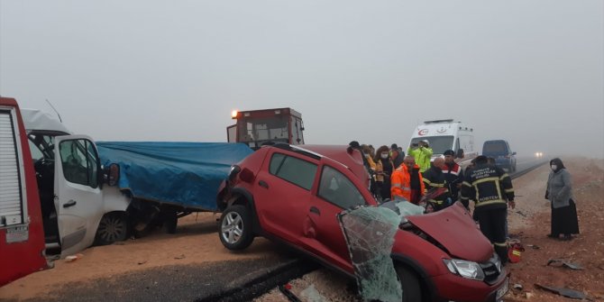 3 aracın karıştığı kazada bir kişi öldü, 9 kişi yaralandı