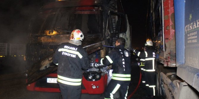 Tırın kupası alev alev yandı, vatandaşlar patlamasından korktu