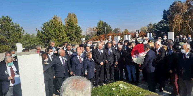 Bülent Ecevit mezarı başında DSP’nin düzenlediği törenle anıldı