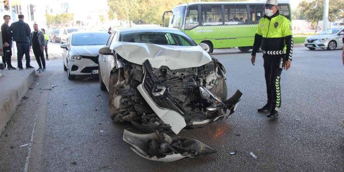 Kazada otomobilin tekerleği fırladı: 1 yaralı