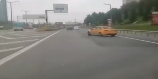 Telefonla kayıttayken kaza yaptılar