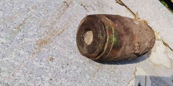 Bahçesinde çalışırken tanksavar bombası buldu