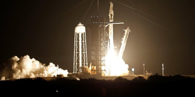 SpaceX uzaya 4 astronot gönderdi